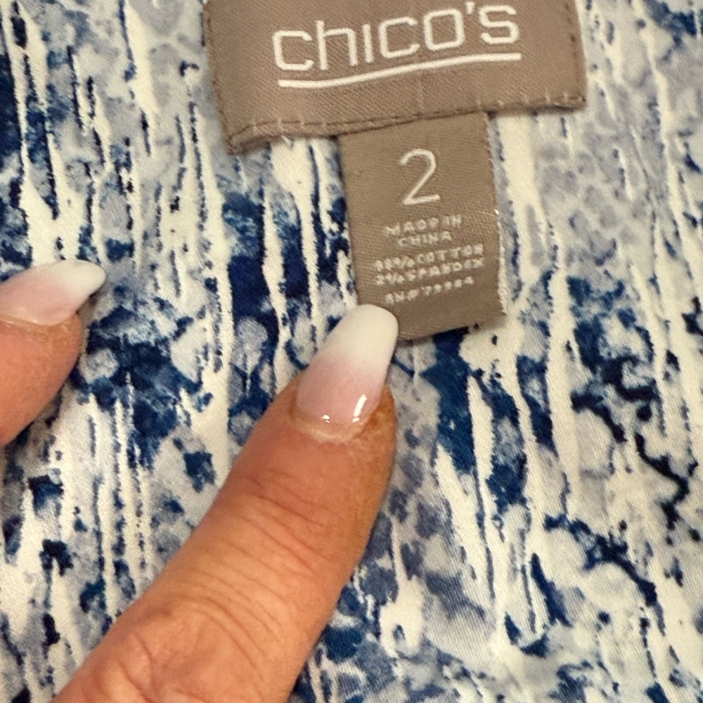 Chicos Women's Blue and White abstract zip up lightweight jacket size large (2) - Picture 12 of 13